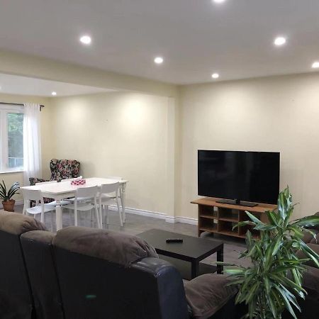 Cozy 3 Room Bungalow In Midtown Toronto Extérieur photo
