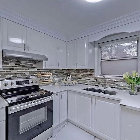 Cozy 3 Room Bungalow In Midtown Toronto Extérieur photo