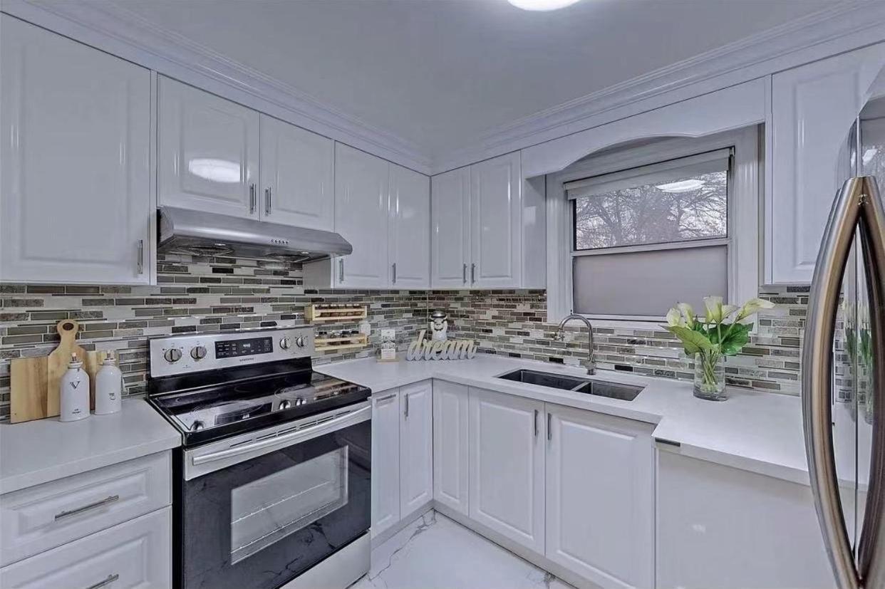 Cozy 3 Room Bungalow In Midtown Toronto Extérieur photo